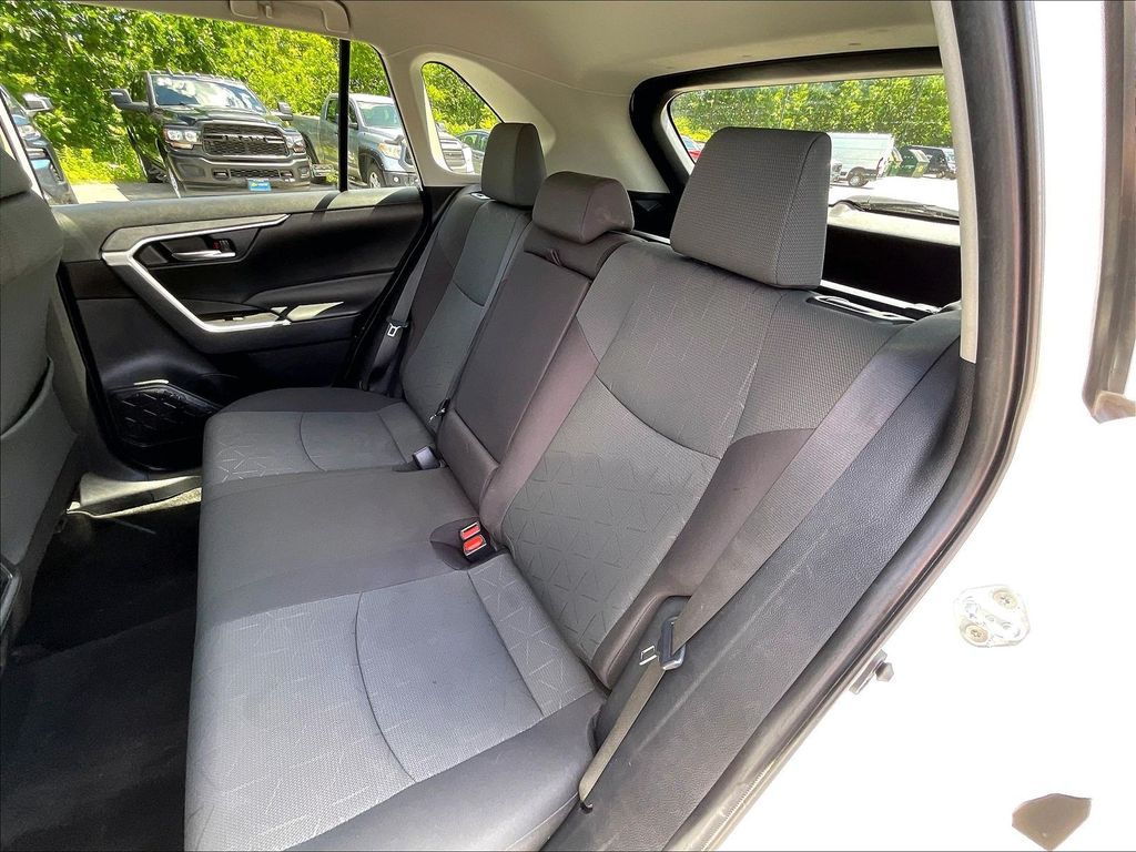 2024 Toyota RAV4 — photo 14