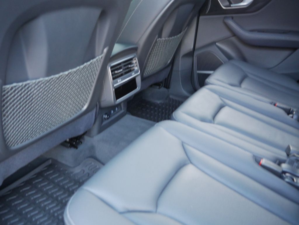 Thumbnail: 2025 Audi Q7 - 23