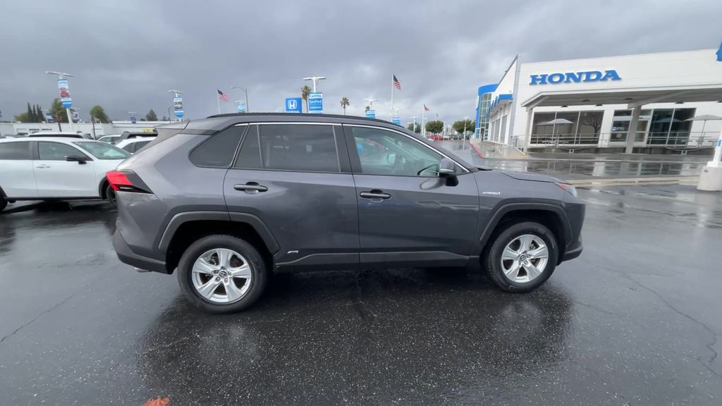 Thumbnail: 2020 Toyota RAV4 - 9