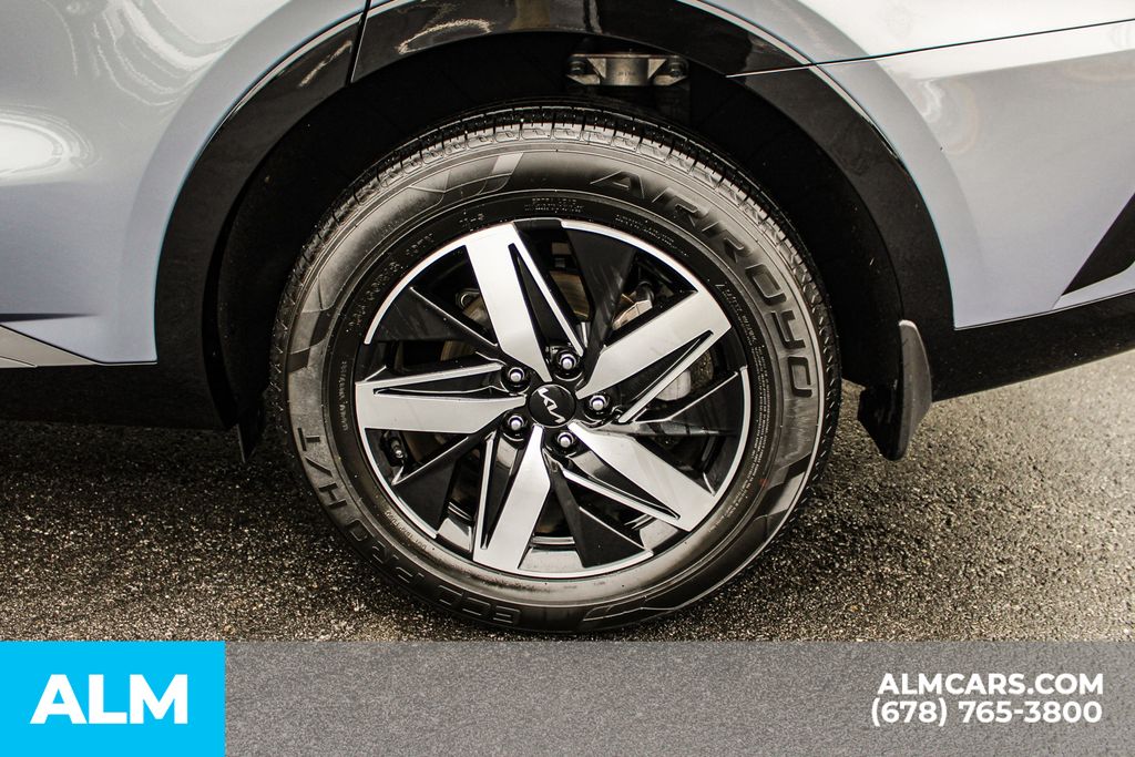 Used 2022 Silver Kia S image 15