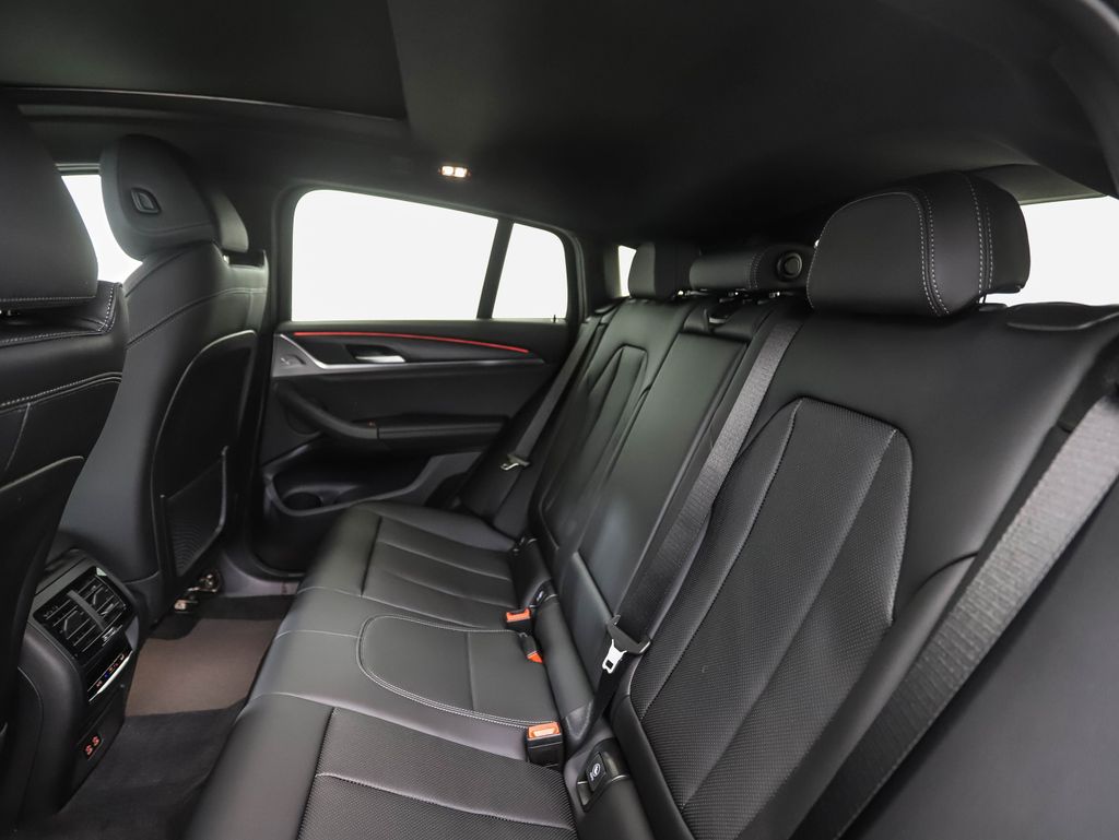 Thumbnail: 2025 BMW X4 - 20