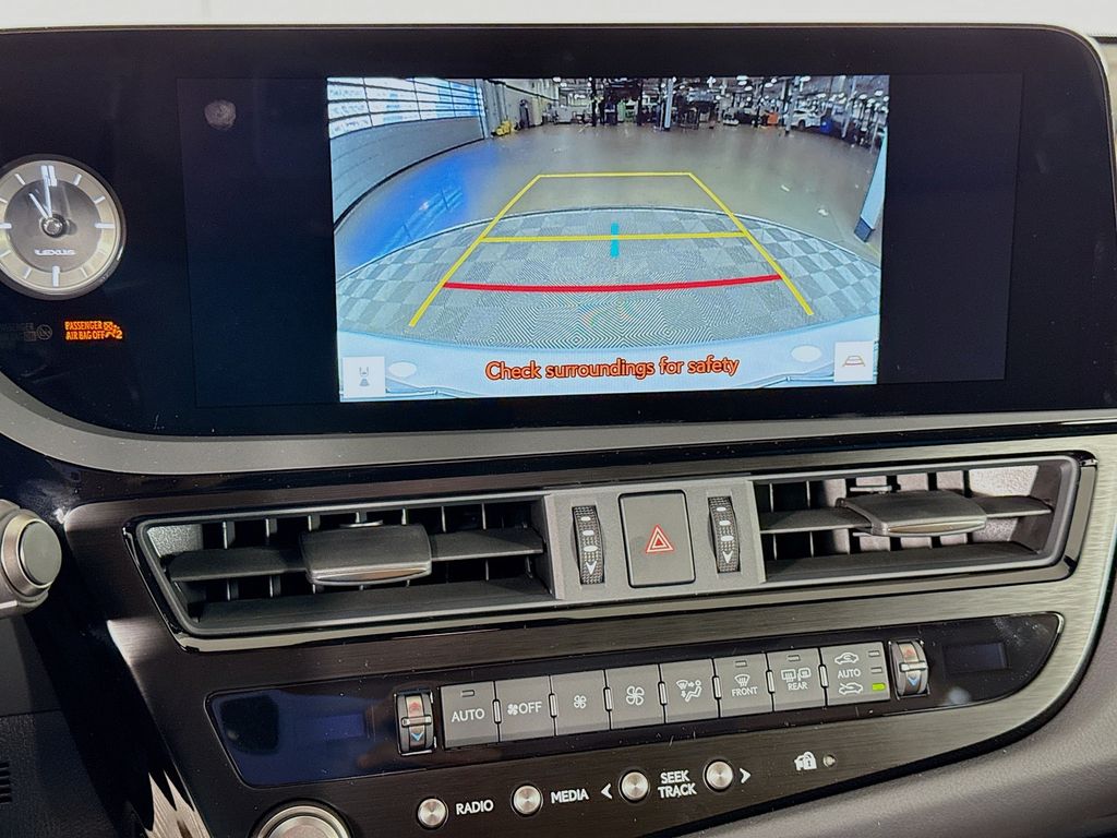 Thumbnail: 2025 Lexus ES - 13