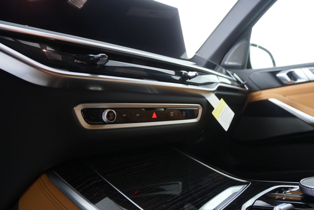 Thumbnail: 2026 BMW X5 - 21