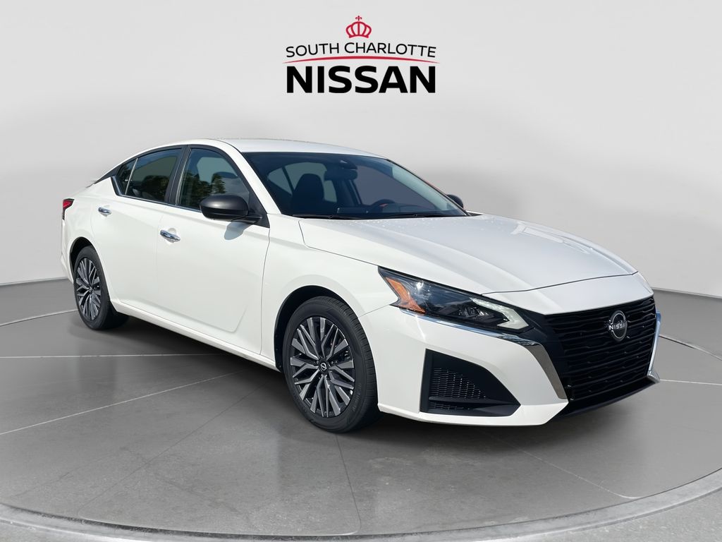 White 2025 Nissan Altima Sedan Front-Wheel Drive Continuously Variable Transmission