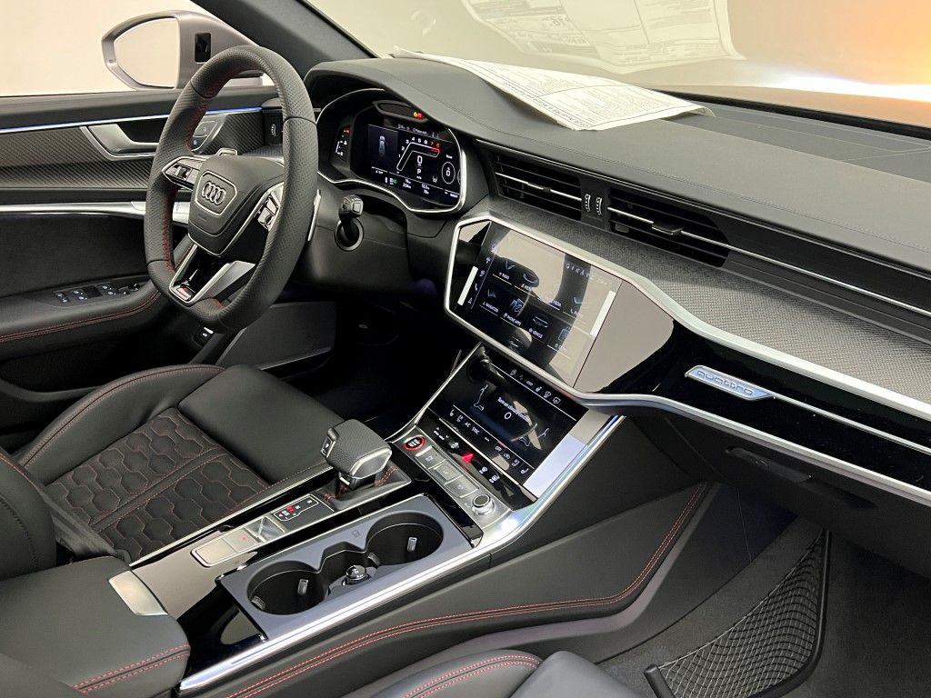 Thumbnail: 2026 Audi RS 6 - 11
