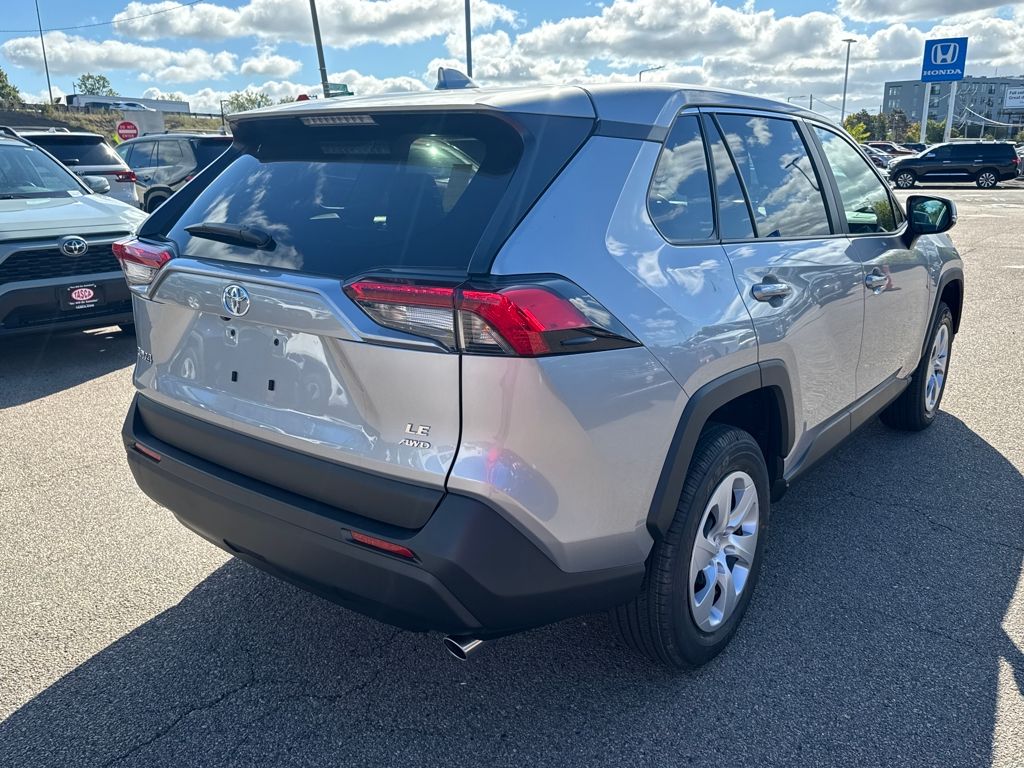 2025 Toyota RAV4 LE photo 6