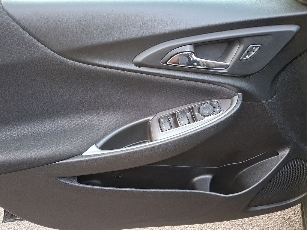 Thumbnail: 2020 Chevrolet Malibu - 11