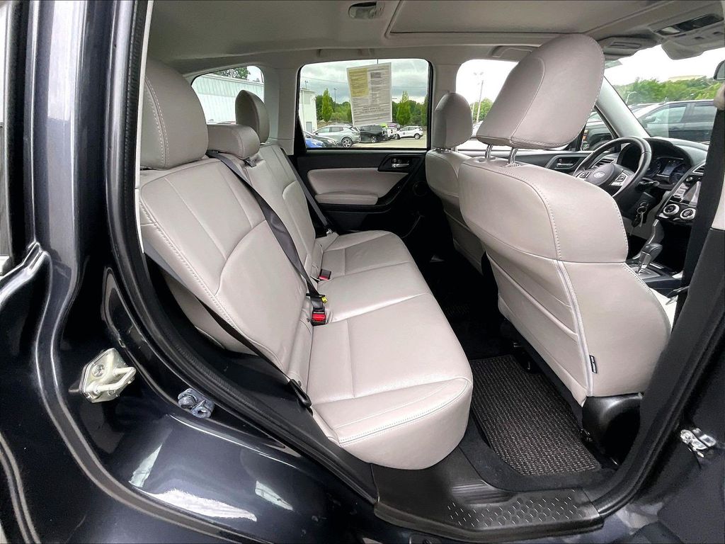 2017 Subaru Forester — photo 16