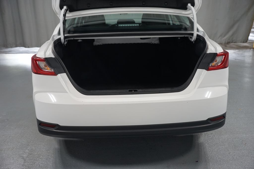 Thumbnail: 2025 Toyota Camry - 25