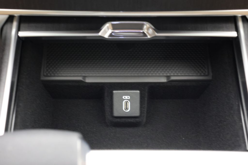 Thumbnail: 2026 Land Rover Range Rover - 23