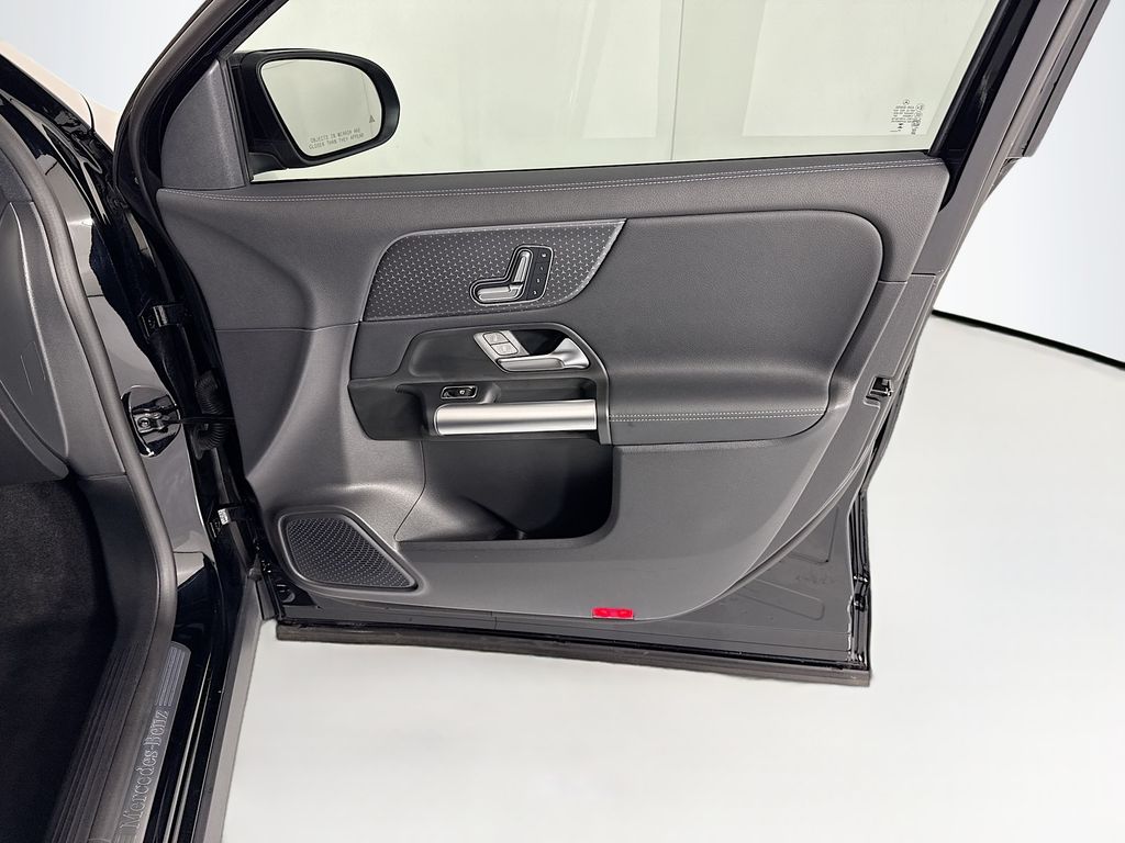 Thumbnail: 2025 Mercedes-Benz GLA - 25