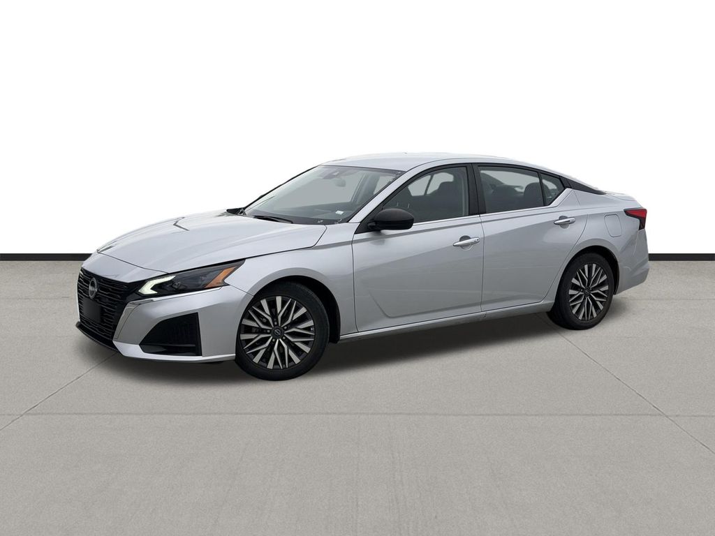 Brilliant Silver Metallic 2024 Nissan Altima Sedan Front-Wheel Drive Continuously Variable Transmission