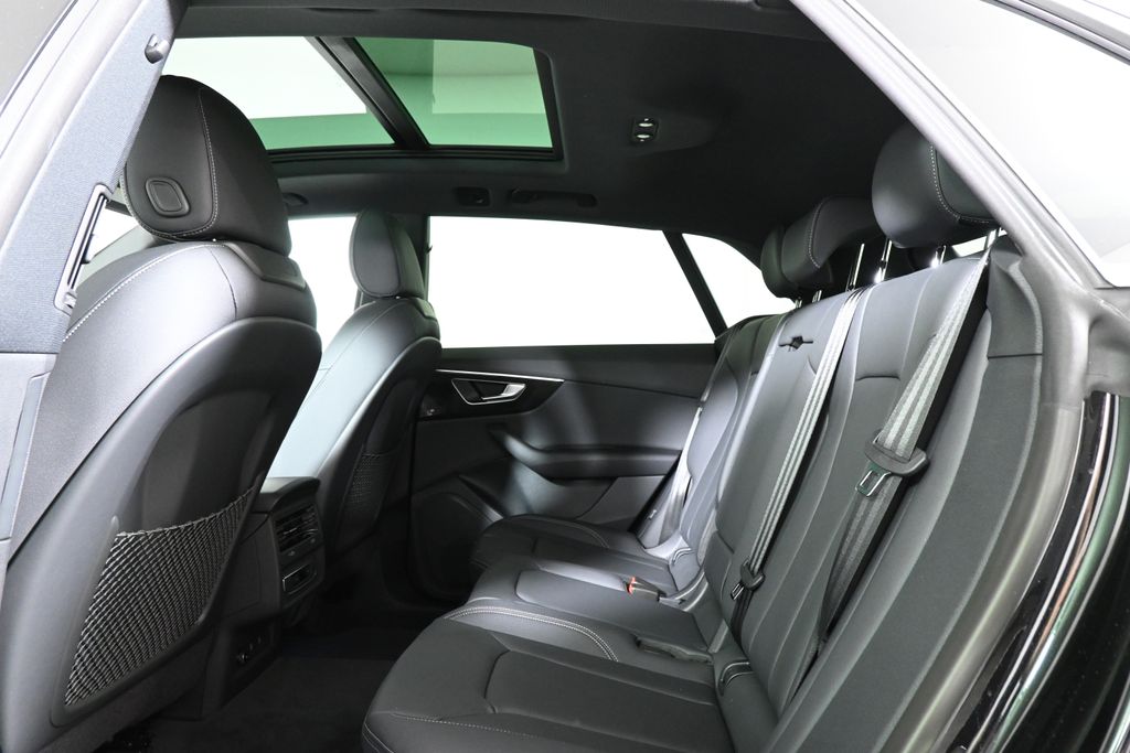 Thumbnail: 2025 Audi Q8 - 27