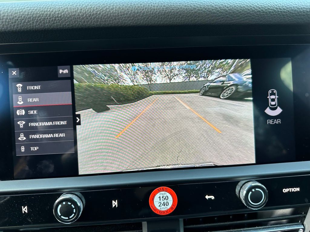 Thumbnail: 2023 Porsche Macan - 31