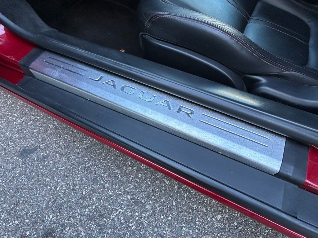 Used 2014  Jaguar S image 18