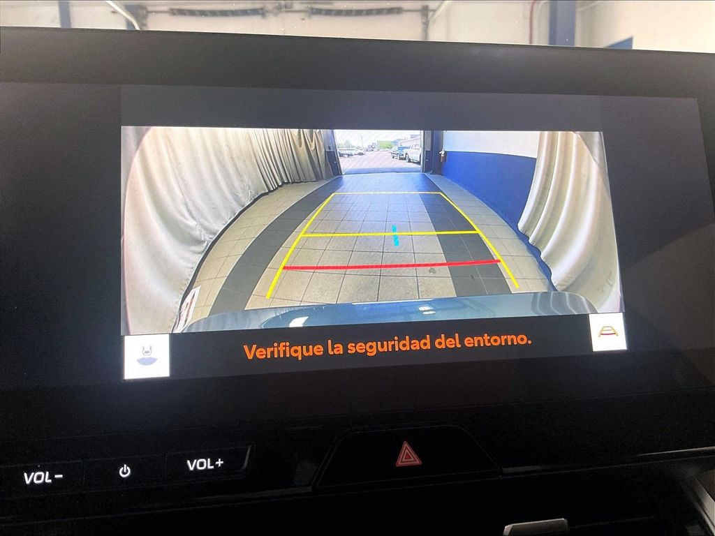 2023 Toyota Venza — photo 19