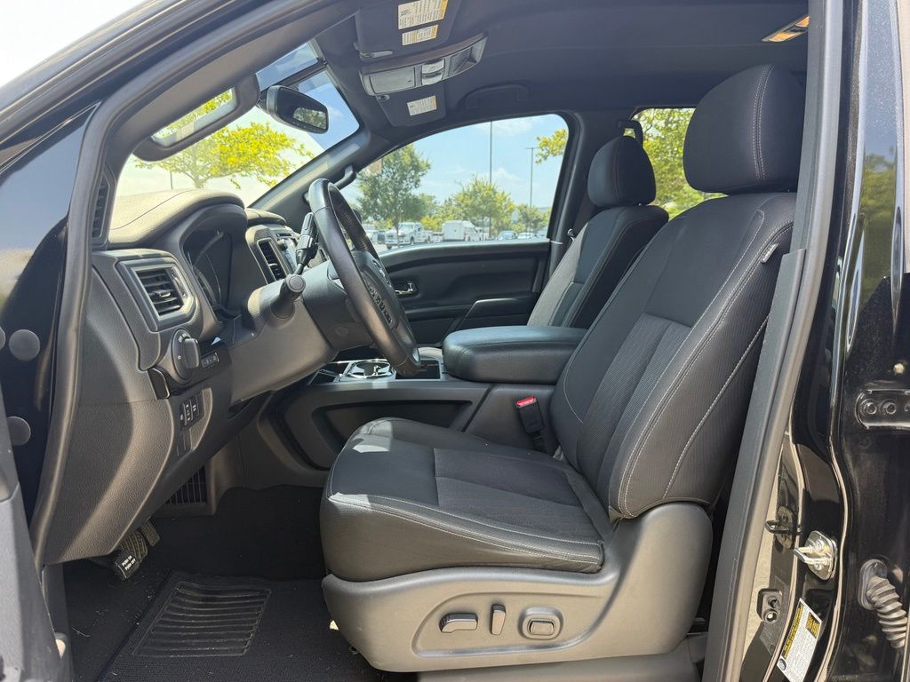 2018 Nissan TITAN SV