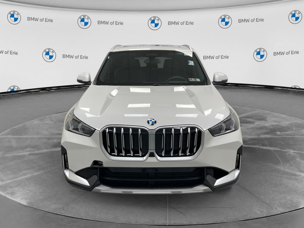 New 2026 Mineral White Metallic BMW xDrive28i image 5
