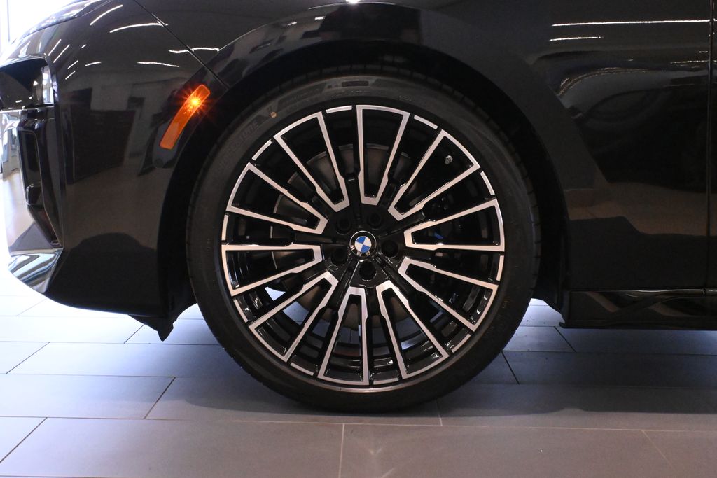 2025 BMW 7 Series 760i xDrive 11
