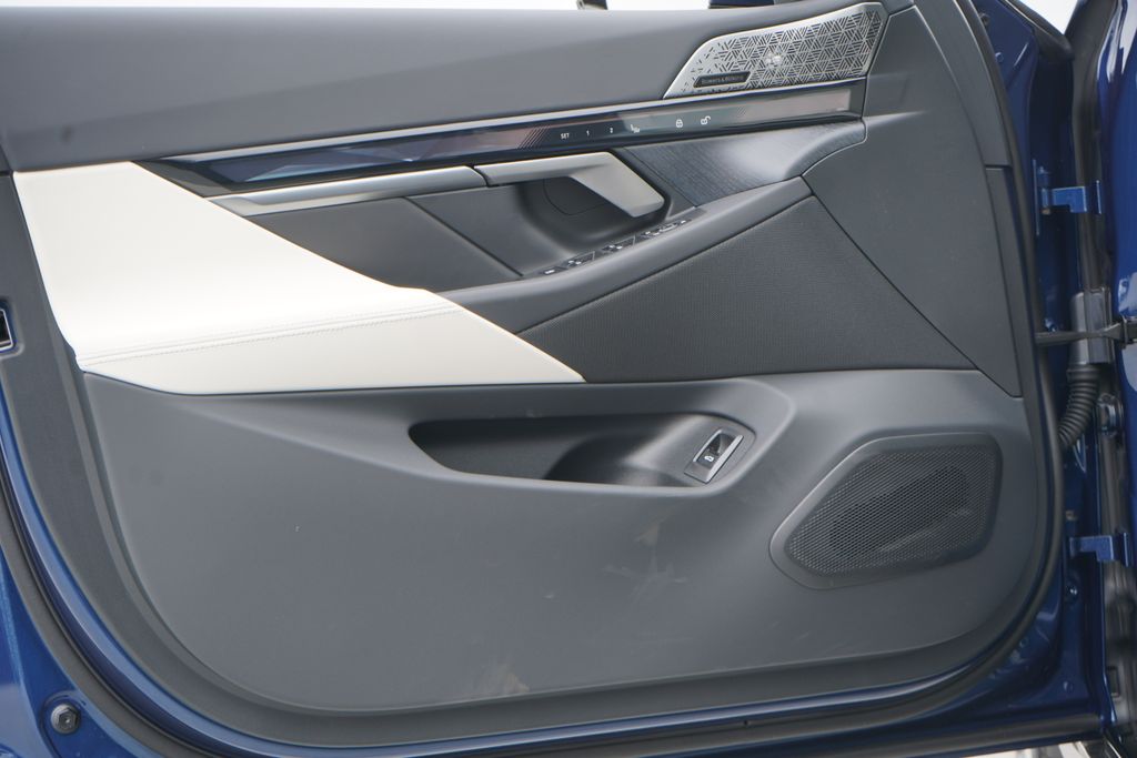 2025 BMW 5 Series 540i xDrive 10