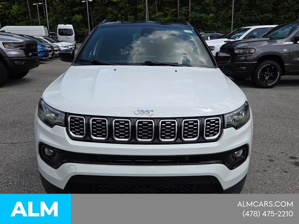Used 2025 White Jeep Limited image 3