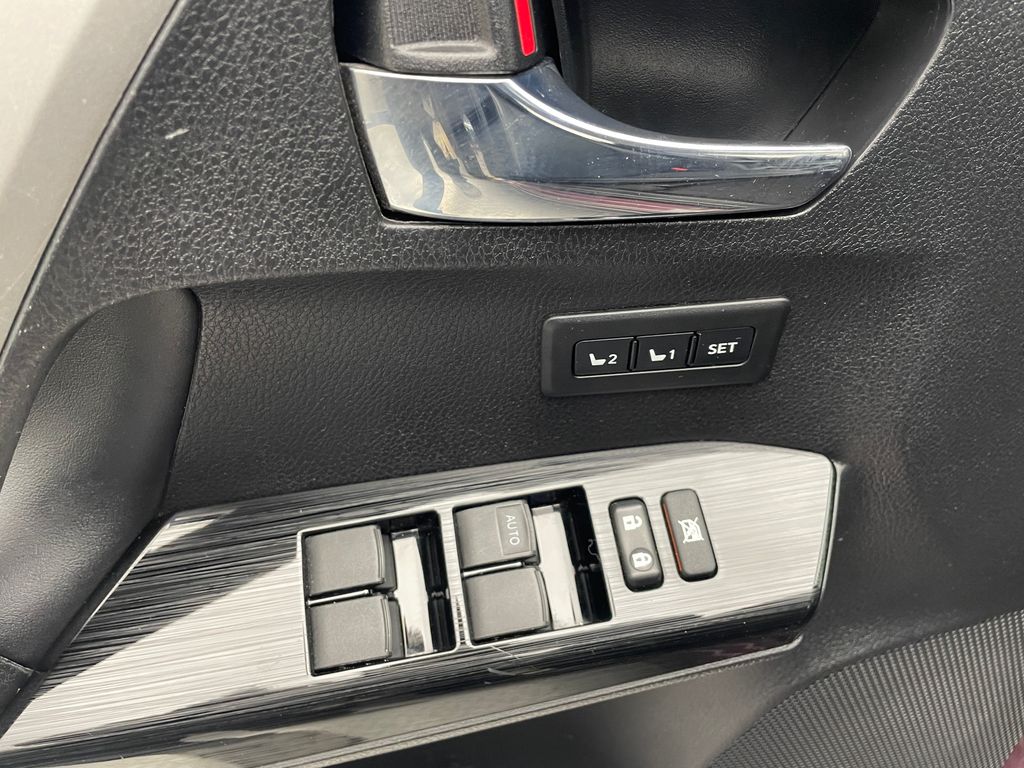 Thumbnail: 2017 Toyota RAV4 - 10