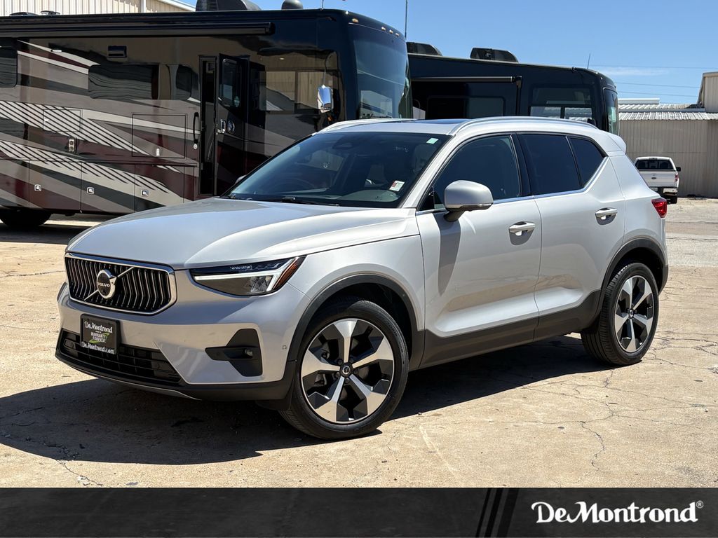 Silver 2023 Volvo XC40 B5 Plus Bright Theme AWD SUV / Crossover All-Wheel Drive Automatic