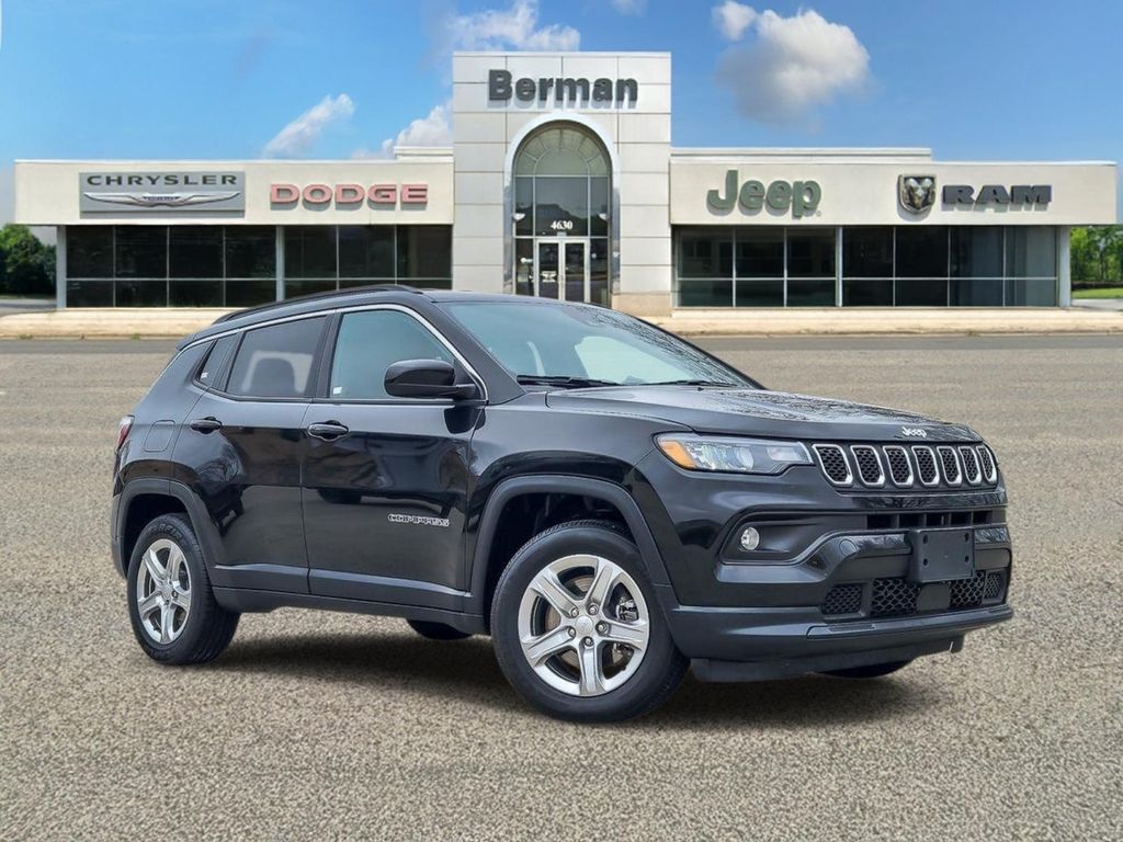 Diamond Black Crystal Pearlcoat 2024 Jeep Compass Latitude 4WD SUV / Crossover Four-Wheel Drive 8-Speed Automatic