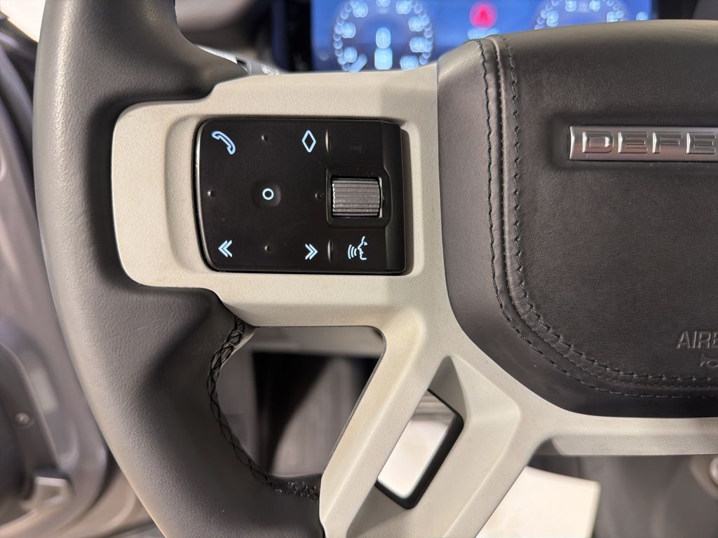 Used 2020  Land Rover HSE image 12