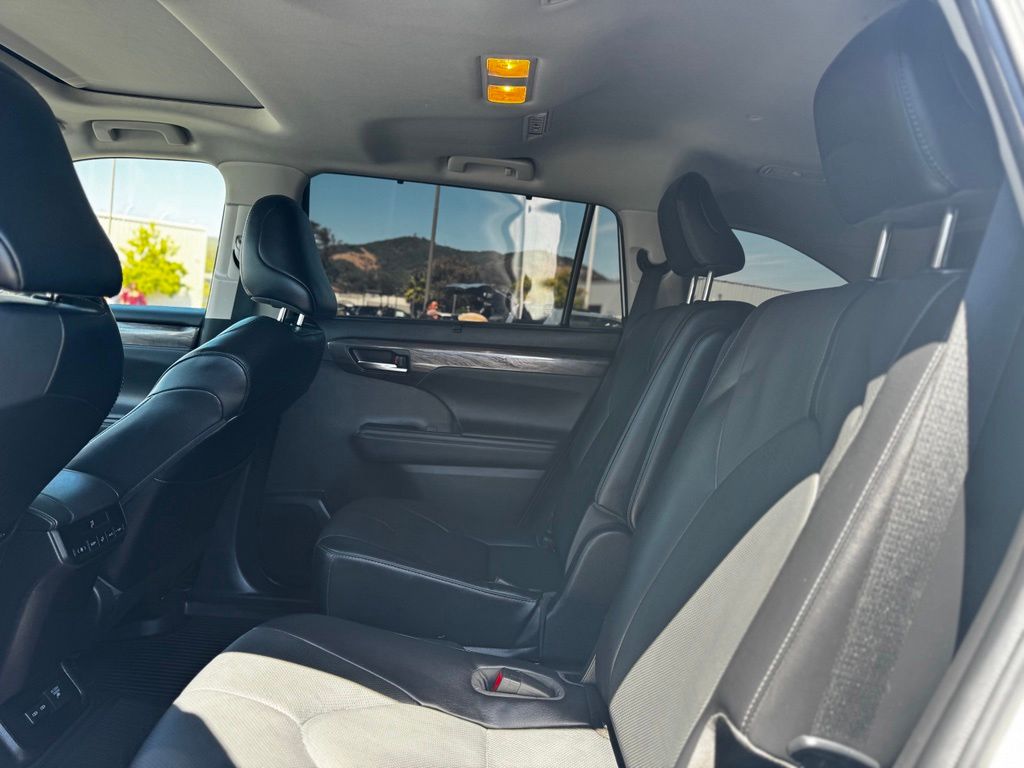 Used 2022 Toyota Highlander Hybrid SUV