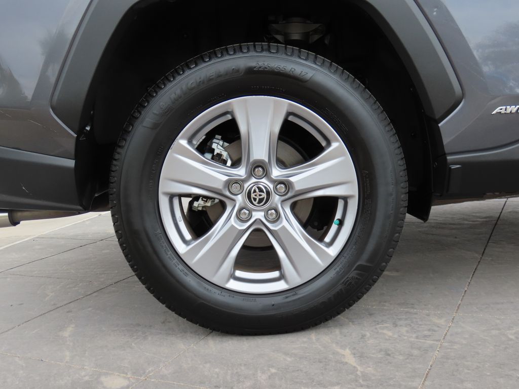 2022 Toyota RAV4 XLE 31