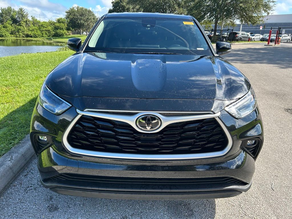 Thumbnail: 2023 Toyota Highlander - 8