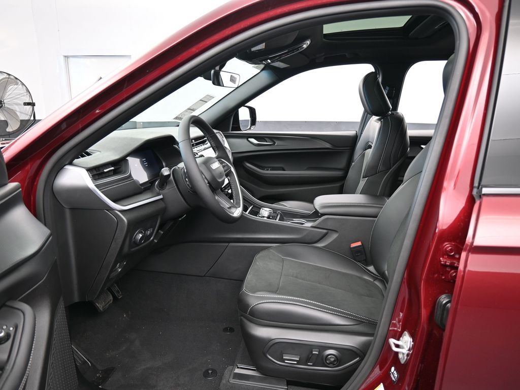 New 2025 Velvet Red Pearlcoat Jeep Laredo image 12