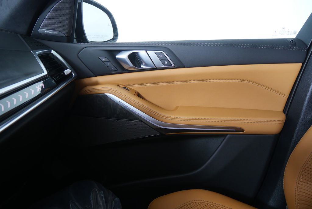 Thumbnail: 2026 BMW X7 - 25