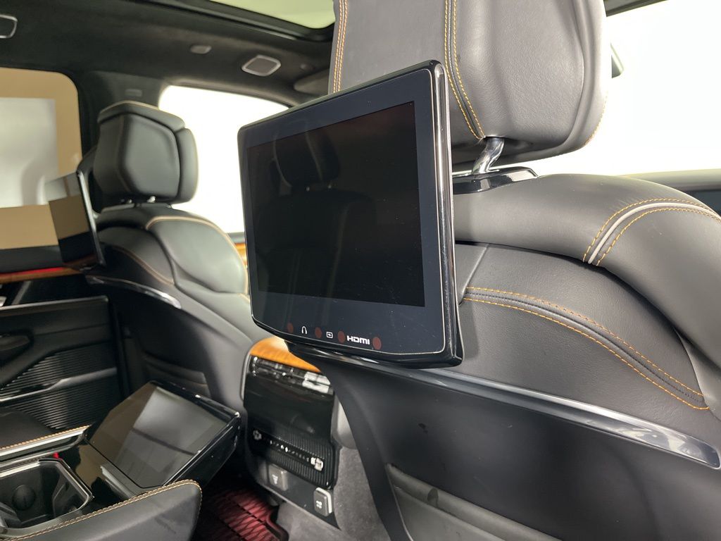 Thumbnail: 2022 Jeep Grand Wagoneer - 15