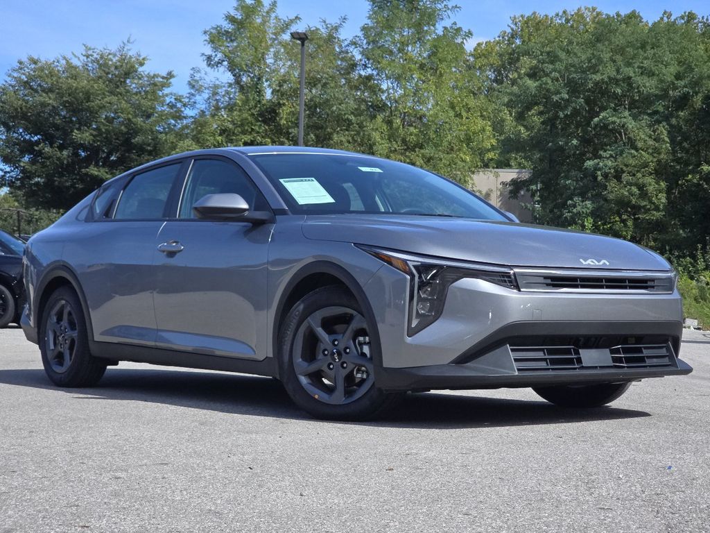  2025 Kia K4 LXS FWD   