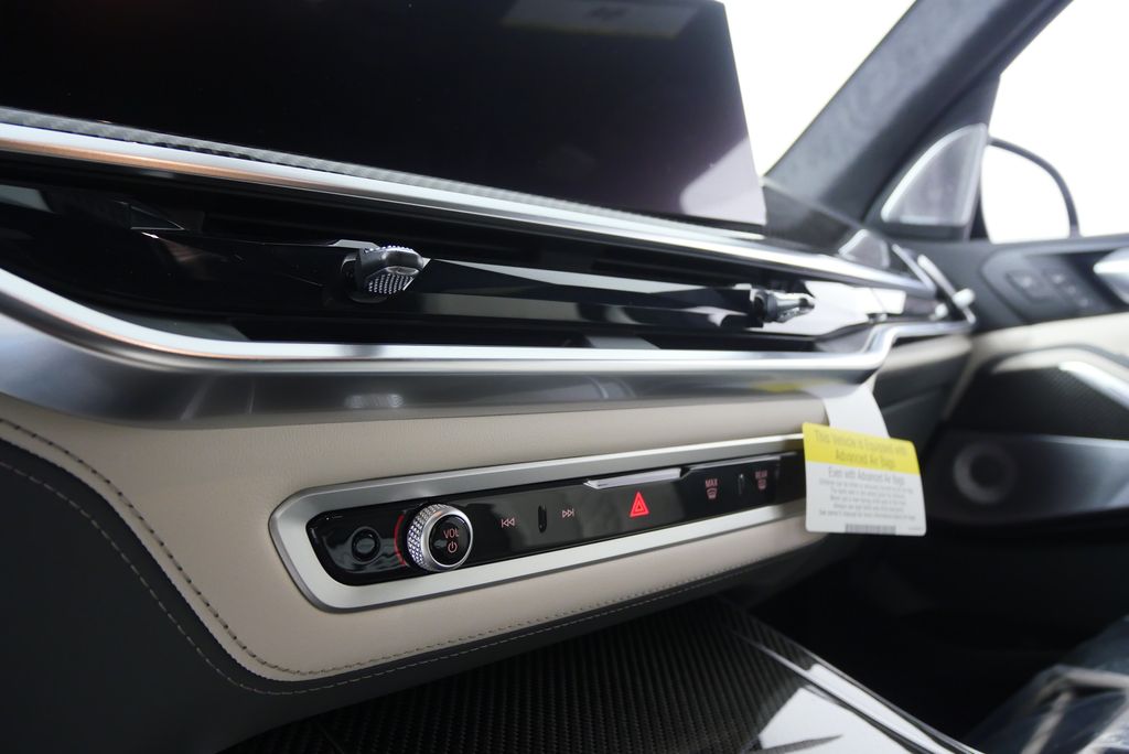 Thumbnail: 2026 BMW X7 - 24