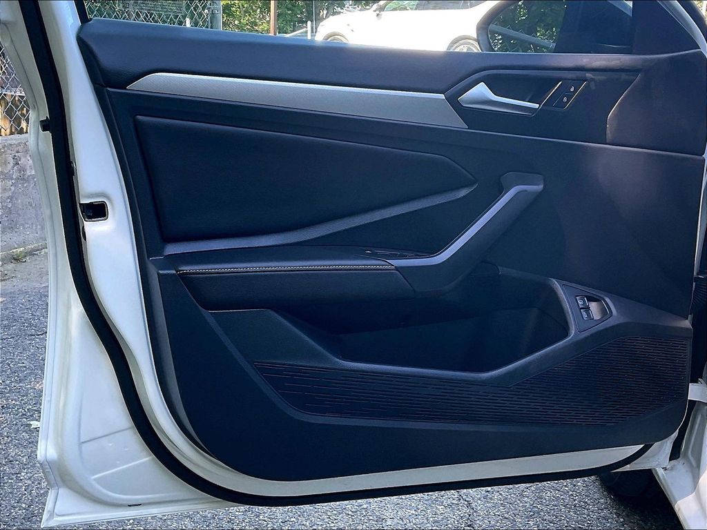 2023 Volkswagen Jetta — photo 9