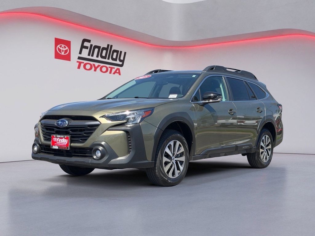 2025 Subaru Outback Premium's photo