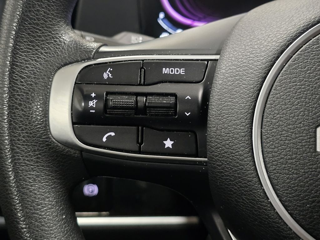 Used 2024 White Kia LX image 28