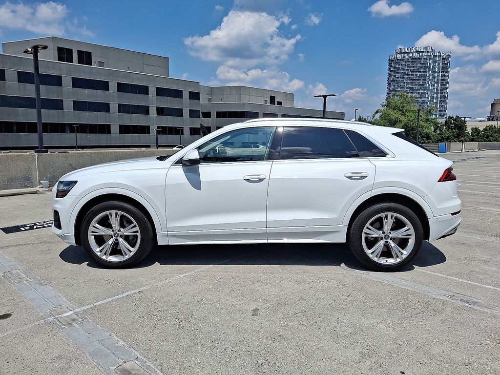 Thumbnail: 2020 Audi Q8 - 2
