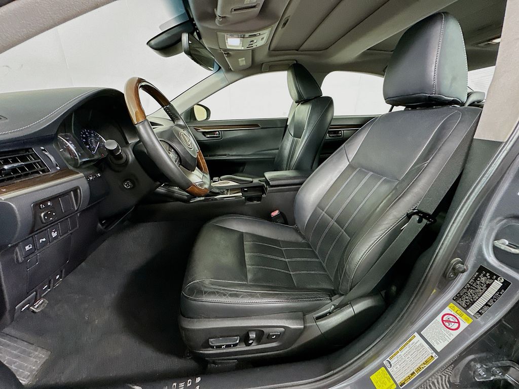 Thumbnail: 2017 Lexus ES - 21