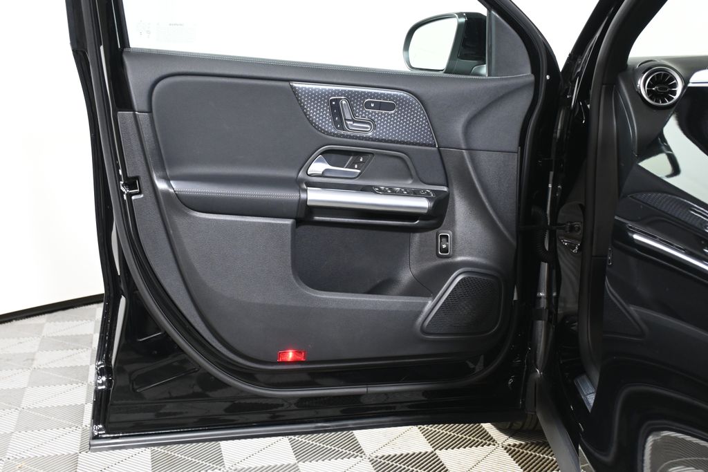 Thumbnail: 2025 Mercedes-Benz GLA - 29