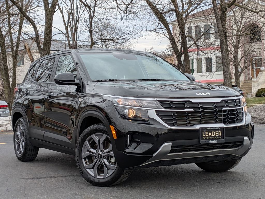 Fusion Black 2024 Kia Seltos LX AWD SUV / Crossover All-Wheel Drive Continuously Variable Transmission