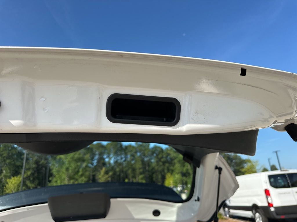 2020 Aspen White/Super Black Nissan Kicks SR FWD SUV