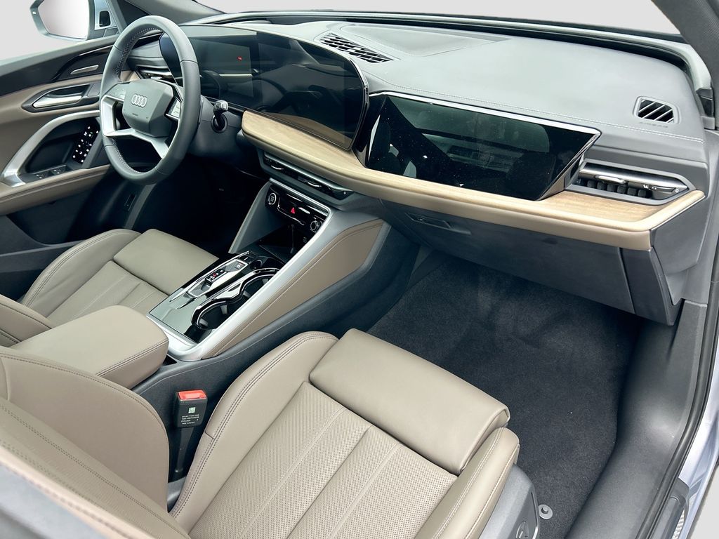 Thumbnail: 2025 Audi Q5 - 17