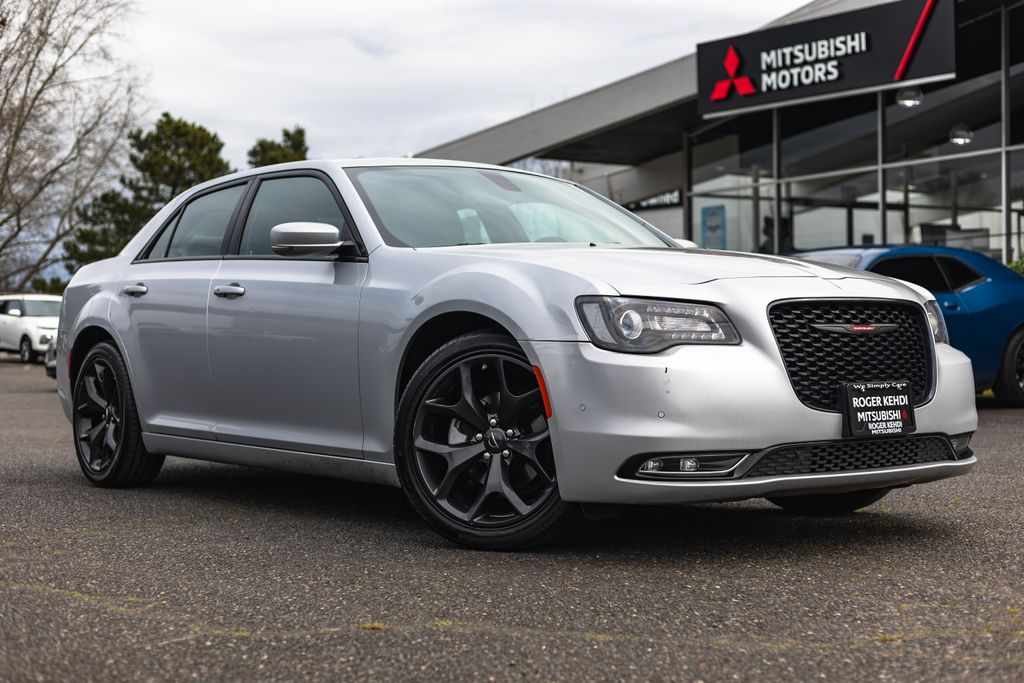 Silver Mist Clearcoat 2023 Chrysler 300 S V6 RWD Sedan Rear-Wheel Drive 8-Speed Automatic