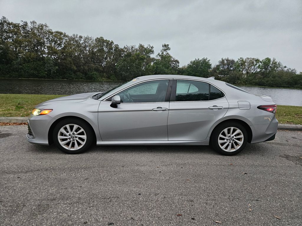 2022 Toyota Camry LE 2