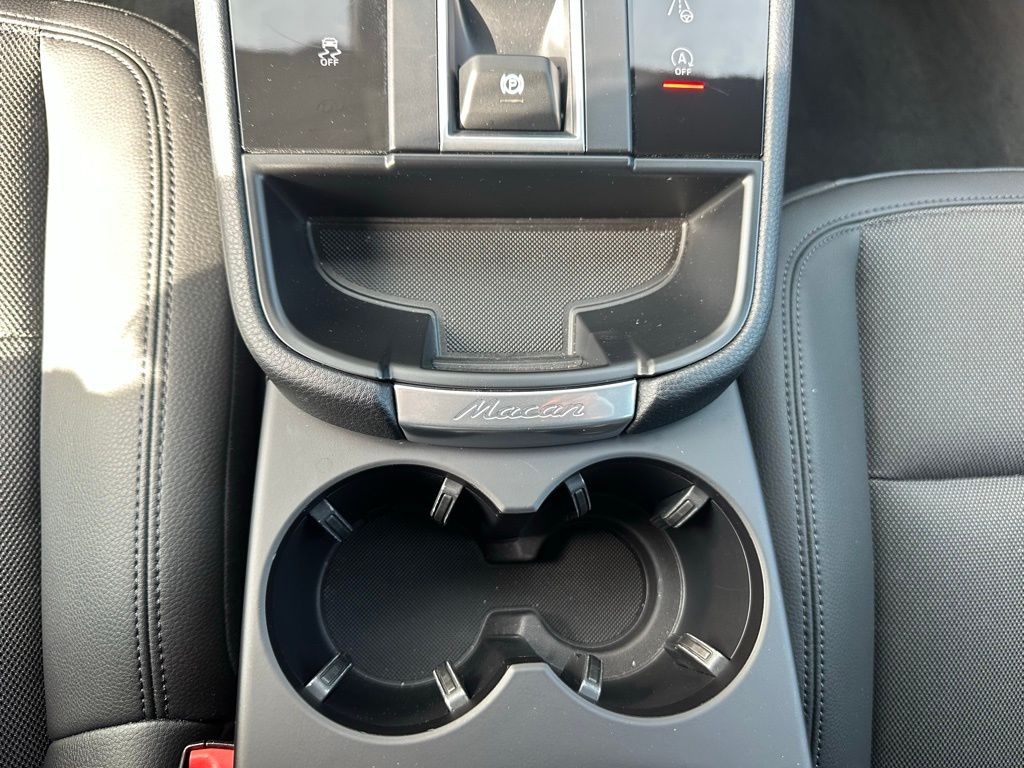 Thumbnail: 2023 Porsche Macan - 24