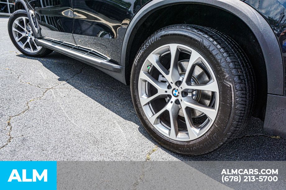 Used 2026 Black BMW sDrive40i image 16